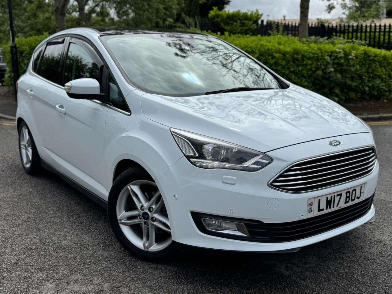 A 2017 FORD C-MAX 1.5 TDCi Titanium X MPV 5dr Diesel Powershift Euro 6 (s/s) (120 ps) ULEZ+1F A 2017 FORD C-MAX 1.5 TDCi Titanium X MPV 5dr Diesel Powershift Euro 6 (s/s) (120 ps) ULEZ+1F