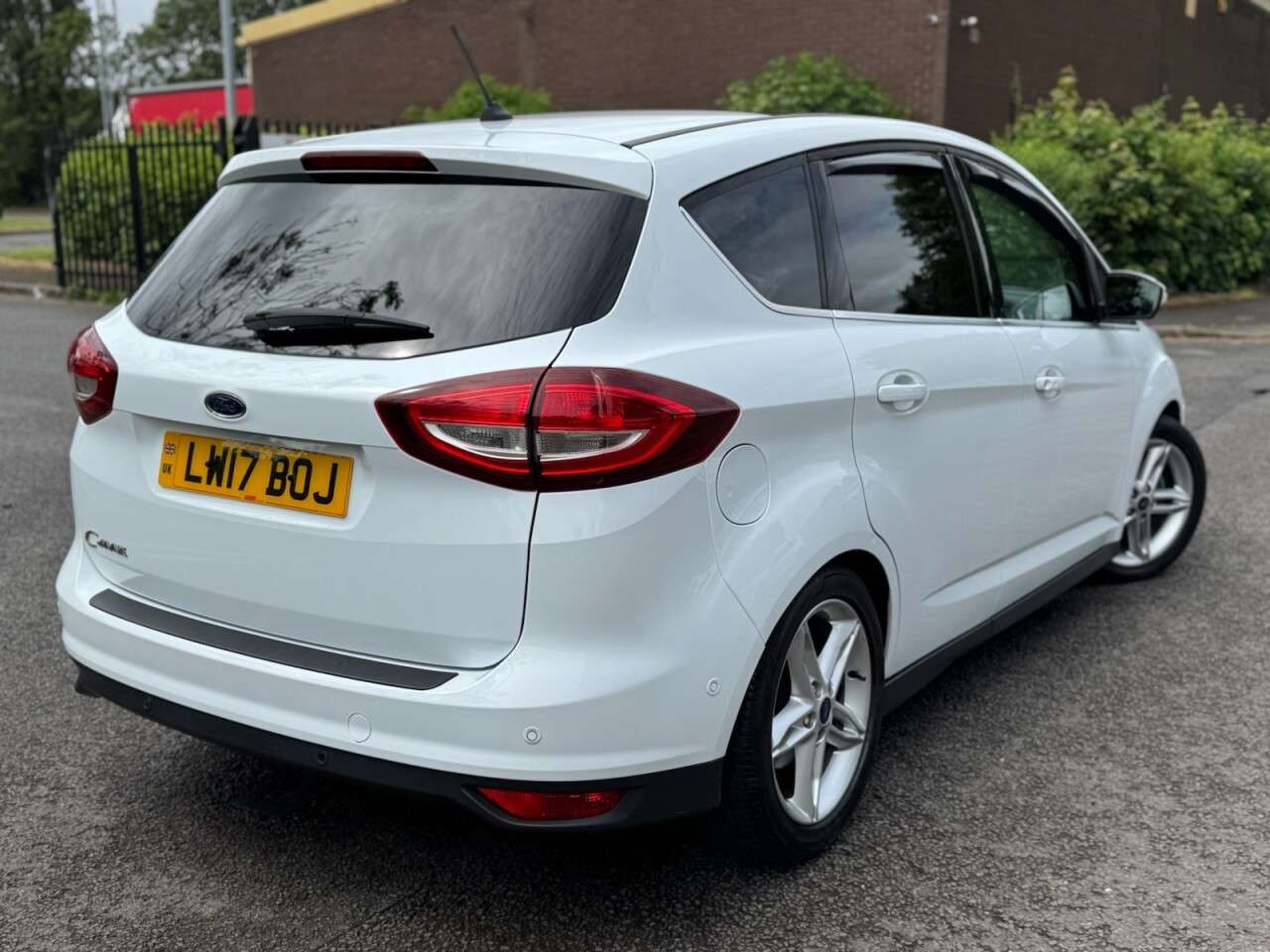 A 2017 FORD C-MAX 1.5 TDCi Titanium X MPV 5dr Diesel Powershift Euro 6 (s/s) (120 ps) ULEZ+1F A 2017 FORD C-MAX 1.5 TDCi Titanium X MPV 5dr Diesel Powershift Euro 6 (s/s) (120 ps) ULEZ+1F
