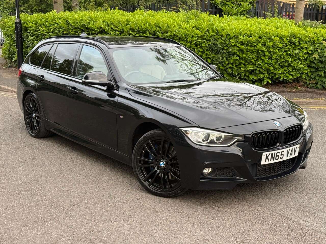 A 2015 BMW 3 SERIES 2.0 320d M Sport Touring 5dr Diesel Auto xDrive Euro 5 (s/s) (184 ps) ULEZ+ A 2015 BMW 3 SERIES 2.0 320d M Sport Touring 5dr Diesel Auto xDrive Euro 5 (s/s) (184 ps) ULEZ+