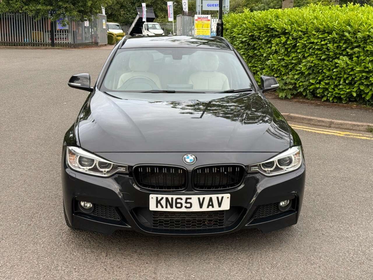 A 2015 BMW 3 SERIES 2.0 320d M Sport Touring 5dr Diesel Auto xDrive Euro 5 (s/s) (184 ps) ULEZ+ A 2015 BMW 3 SERIES 2.0 320d M Sport Touring 5dr Diesel Auto xDrive Euro 5 (s/s) (184 ps) ULEZ+