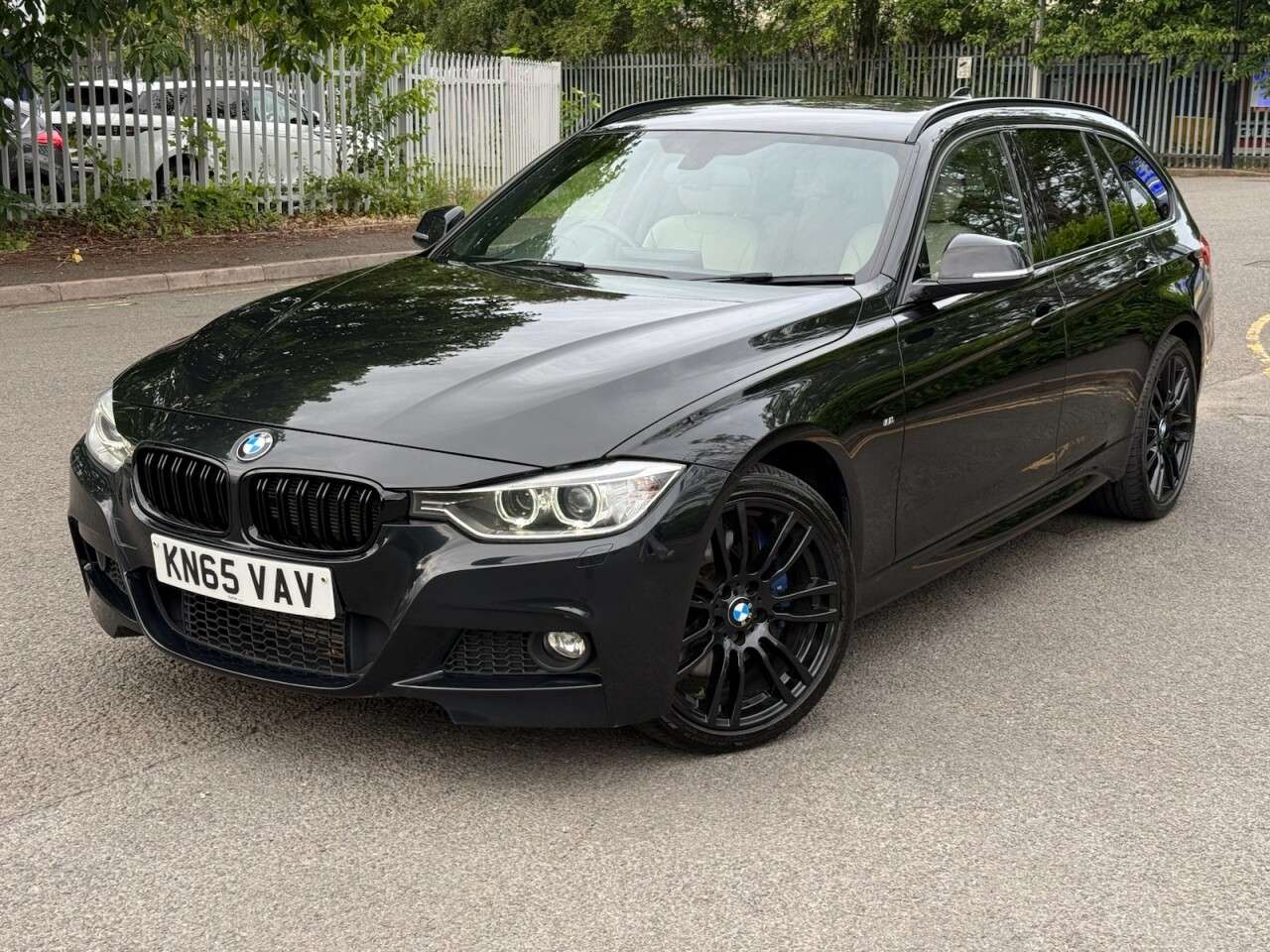 A 2015 BMW 3 SERIES 2.0 320d M Sport Touring 5dr Diesel Auto xDrive Euro 5 (s/s) (184 ps) ULEZ+ A 2015 BMW 3 SERIES 2.0 320d M Sport Touring 5dr Diesel Auto xDrive Euro 5 (s/s) (184 ps) ULEZ+
