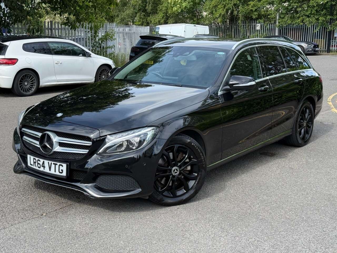 A 2014 MERCEDES-BENZ C-CLASS 2.1 C220 BlueTEC Sport Estate 5dr Diesel G-Tronic+ Euro 6 (s/s) (170 ps) A 2014 MERCEDES-BENZ C-CLASS 2.1 C220 BlueTEC Sport Estate 5dr Diesel G-Tronic+ Euro 6 (s/s) (170 ps)