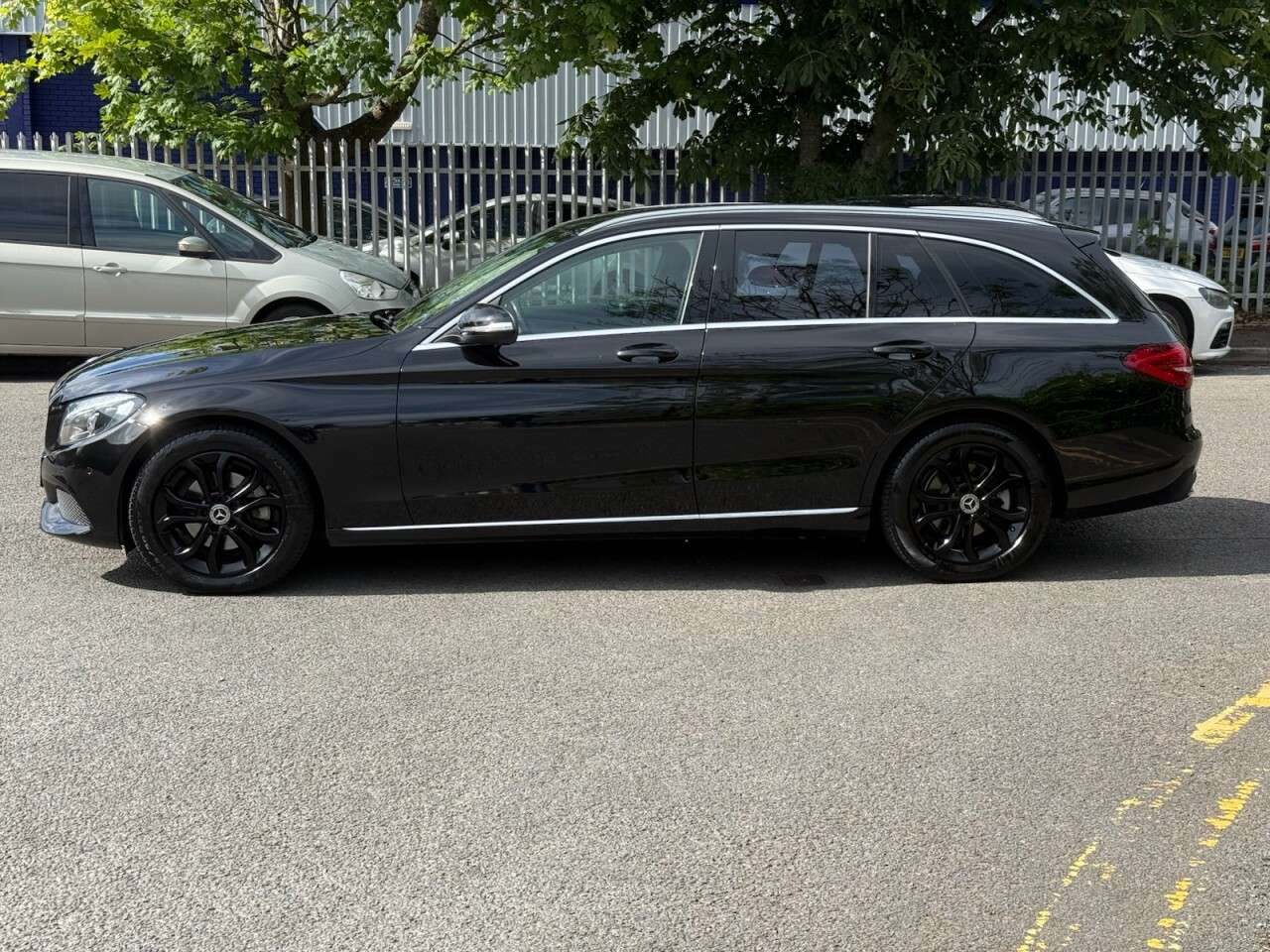 A 2014 MERCEDES-BENZ C-CLASS 2.1 C220 BlueTEC Sport Estate 5dr Diesel G-Tronic+ Euro 6 (s/s) (170 ps) A 2014 MERCEDES-BENZ C-CLASS 2.1 C220 BlueTEC Sport Estate 5dr Diesel G-Tronic+ Euro 6 (s/s) (170 ps)