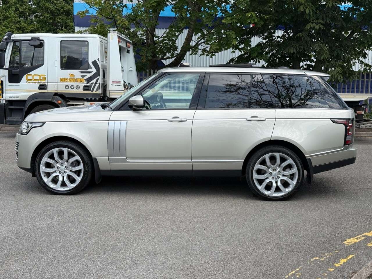 A 2014 LAND ROVER RANGE ROVER 4.4 SD V8 Autobiography SUV 5dr Diesel Auto 4WD Euro 5 (339 ps) STUNNING+1O A 2014 LAND ROVER RANGE ROVER 4.4 SD V8 Autobiography SUV 5dr Diesel Auto 4WD Euro 5 (339 ps) STUNNING+1O