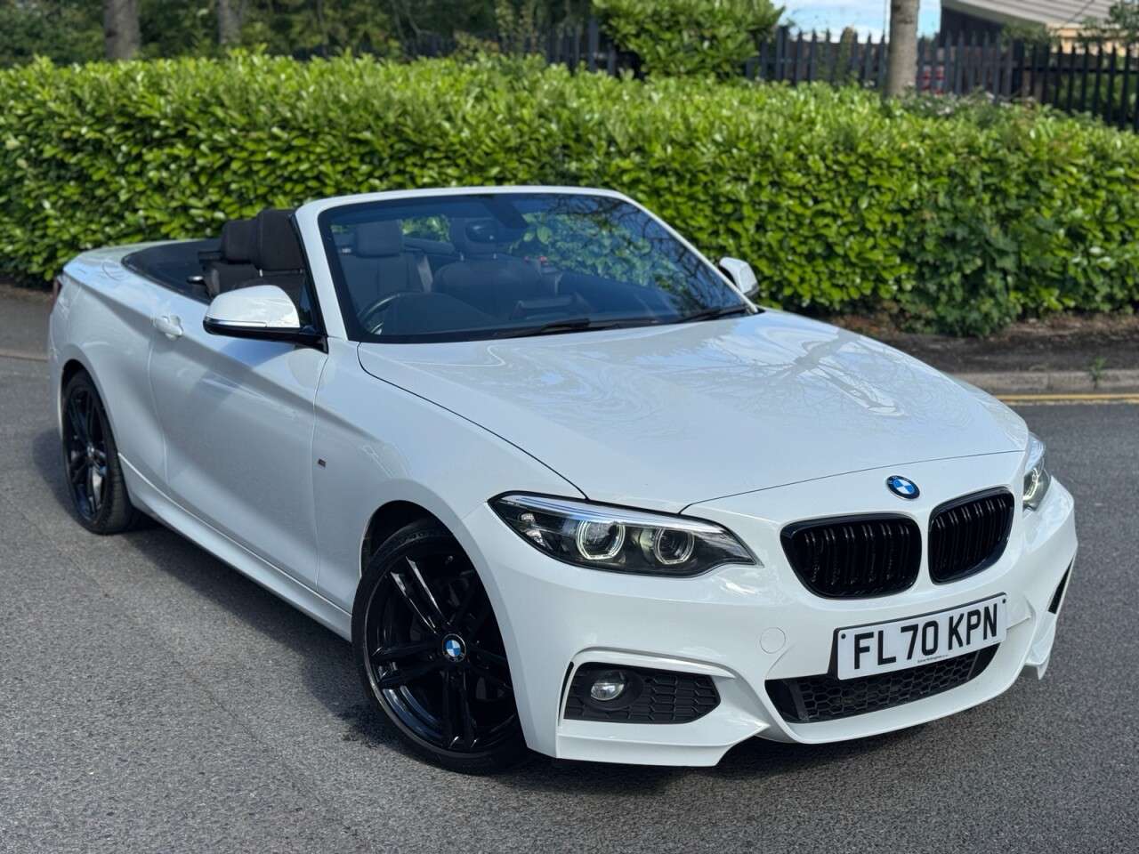 A 2020 BMW 2 SERIES 2.0 220d M Sport Convertible 2dr Diesel Auto Euro 6 (s/s) (190 ps) A 2020 BMW 2 SERIES 2.0 220d M Sport Convertible 2dr Diesel Auto Euro 6 (s/s) (190 ps)