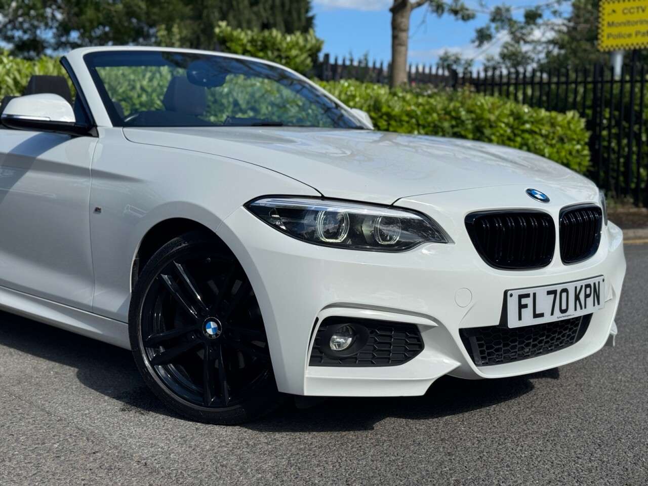 A 2020 BMW 2 SERIES 2.0 220d M Sport Convertible 2dr Diesel Auto Euro 6 (s/s) (190 ps) A 2020 BMW 2 SERIES 2.0 220d M Sport Convertible 2dr Diesel Auto Euro 6 (s/s) (190 ps)