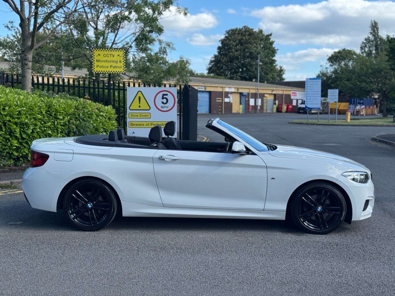 A 2020 BMW 2 SERIES 2.0 220d M Sport Convertible 2dr Diesel Auto Euro 6 (s/s) (190 ps) A 2020 BMW 2 SERIES 2.0 220d M Sport Convertible 2dr Diesel Auto Euro 6 (s/s) (190 ps)