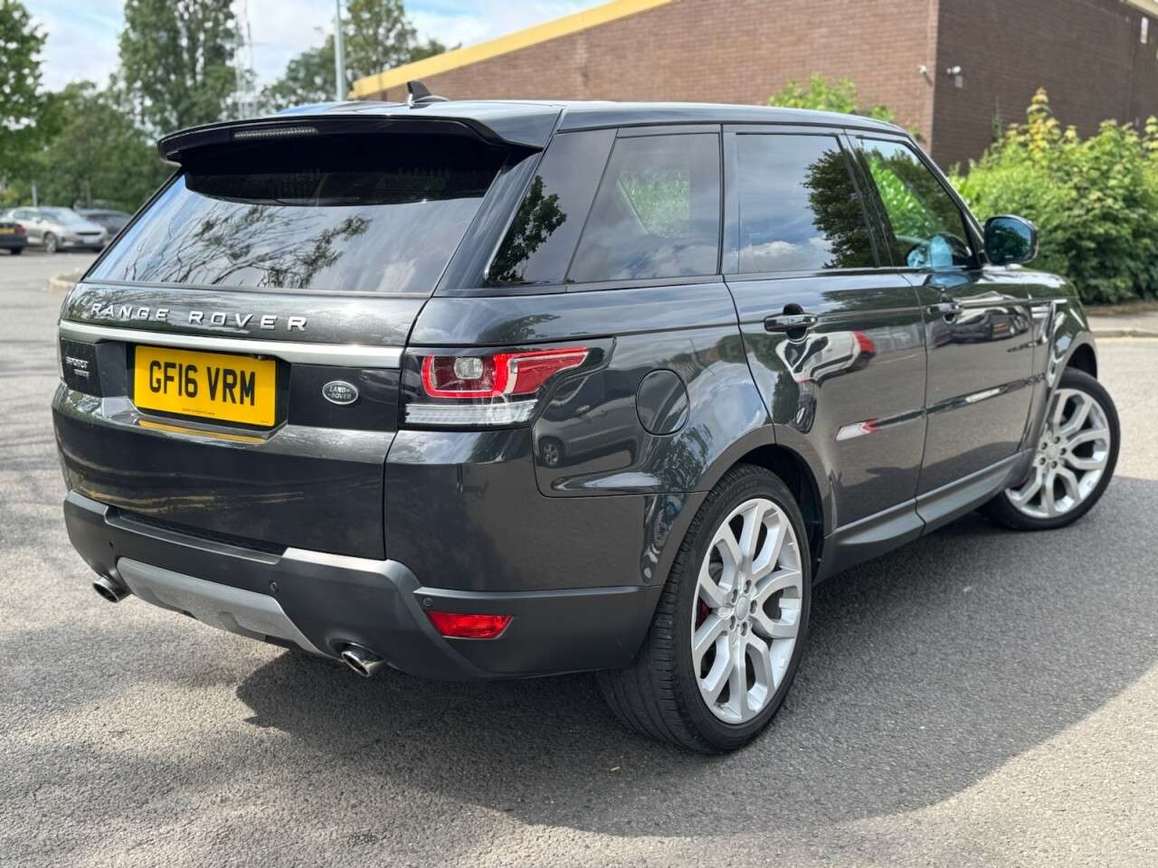 A 2016 LAND ROVER RANGE ROVER SPORT 3.0 SD V6 HSE SUV 5dr Diesel Auto 4WD Euro 6 (s/s) (306 ps) A 2016 LAND ROVER RANGE ROVER SPORT 3.0 SD V6 HSE SUV 5dr Diesel Auto 4WD Euro 6 (s/s) (306 ps)