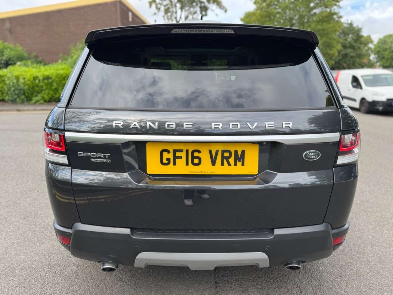 A 2016 LAND ROVER RANGE ROVER SPORT 3.0 SD V6 HSE SUV 5dr Diesel Auto 4WD Euro 6 (s/s) (306 ps) A 2016 LAND ROVER RANGE ROVER SPORT 3.0 SD V6 HSE SUV 5dr Diesel Auto 4WD Euro 6 (s/s) (306 ps)