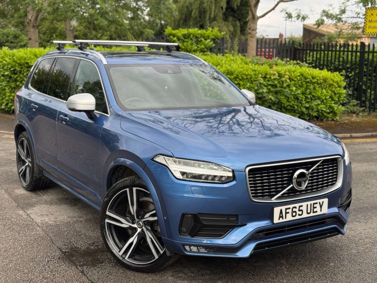A 2015 VOLVO XC90 2.0 D5 R-Design SUV 5dr Diesel Geartronic 4WD Euro 6 (s/s) (225 ps) A 2015 VOLVO XC90 2.0 D5 R-Design SUV 5dr Diesel Geartronic 4WD Euro 6 (s/s) (225 ps)