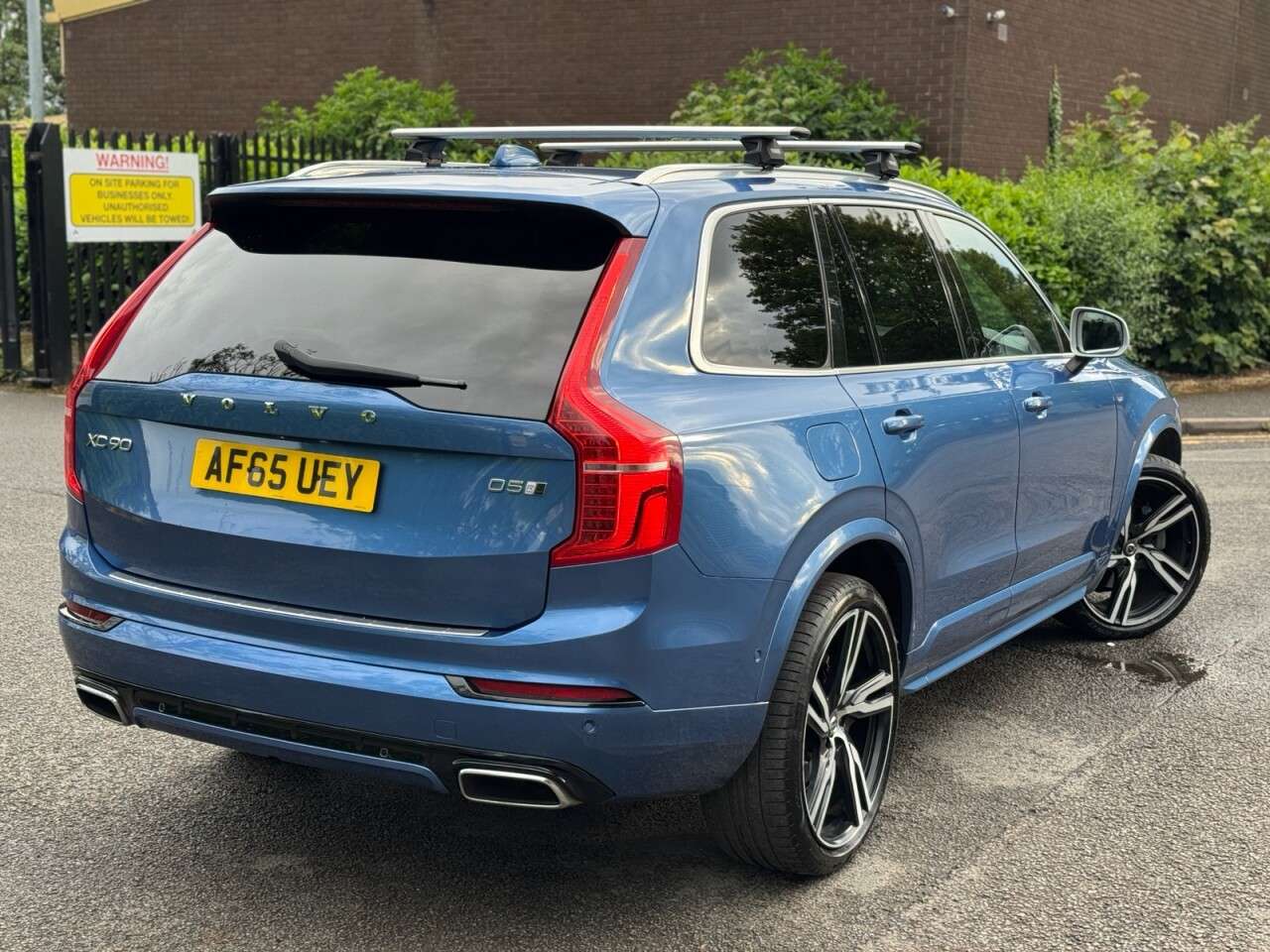 A 2015 VOLVO XC90 2.0 D5 R-Design SUV 5dr Diesel Geartronic 4WD Euro 6 (s/s) (225 ps) A 2015 VOLVO XC90 2.0 D5 R-Design SUV 5dr Diesel Geartronic 4WD Euro 6 (s/s) (225 ps)