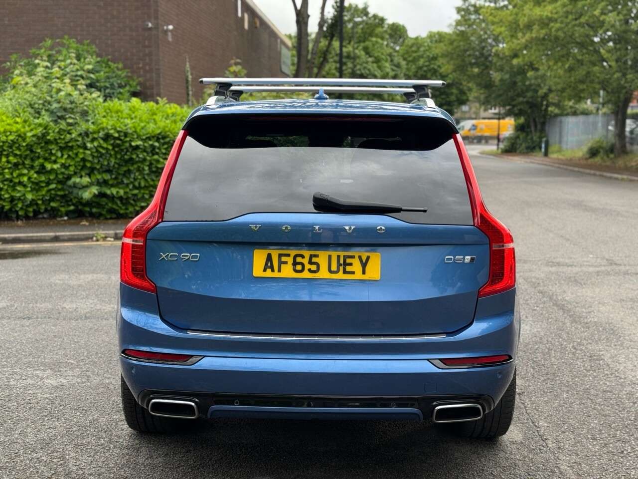 A 2015 VOLVO XC90 2.0 D5 R-Design SUV 5dr Diesel Geartronic 4WD Euro 6 (s/s) (225 ps) A 2015 VOLVO XC90 2.0 D5 R-Design SUV 5dr Diesel Geartronic 4WD Euro 6 (s/s) (225 ps)