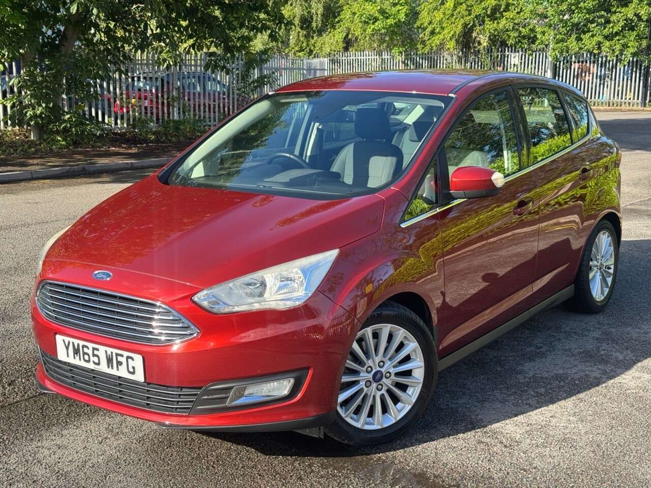 A 2016 FORD C-MAX 2.0 TDCi Titanium MPV 5dr Diesel Powershift Euro 6 (s/s) (Nav) (150 ps) ULE A 2016 FORD C-MAX 2.0 TDCi Titanium MPV 5dr Diesel Powershift Euro 6 (s/s) (Nav) (150 ps) ULE