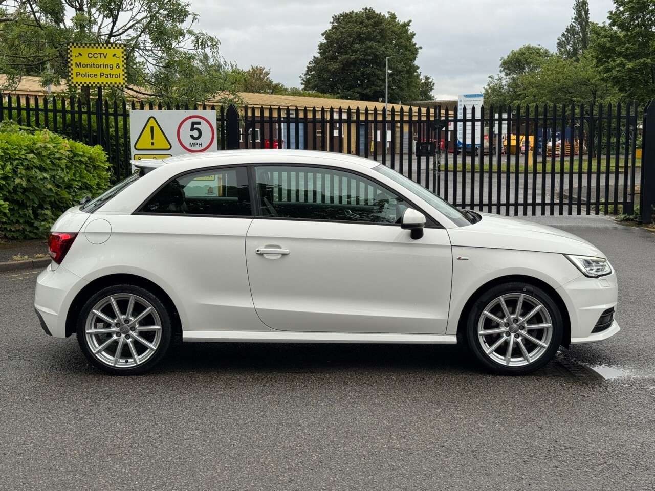 A 2017 AUDI A1 1.6 TDI S line Hatchback 3dr Diesel Manual Euro 6 (s/s) (116 ps) ULEZ+1FO+L A 2017 AUDI A1 1.6 TDI S line Hatchback 3dr Diesel Manual Euro 6 (s/s) (116 ps) ULEZ+1FO+L