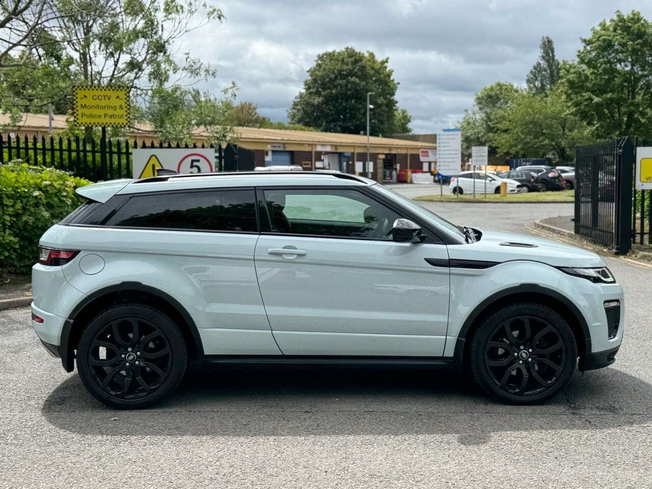A 2017 LAND ROVER RANGE ROVER EVOQUE 2.0 TD4 HSE Dynamic Coupe 3dr Diesel Auto 4WD Euro 6 (s/s) (180 ps) ULEZ+FS A 2017 LAND ROVER RANGE ROVER EVOQUE 2.0 TD4 HSE Dynamic Coupe 3dr Diesel Auto 4WD Euro 6 (s/s) (180 ps) ULEZ+FS