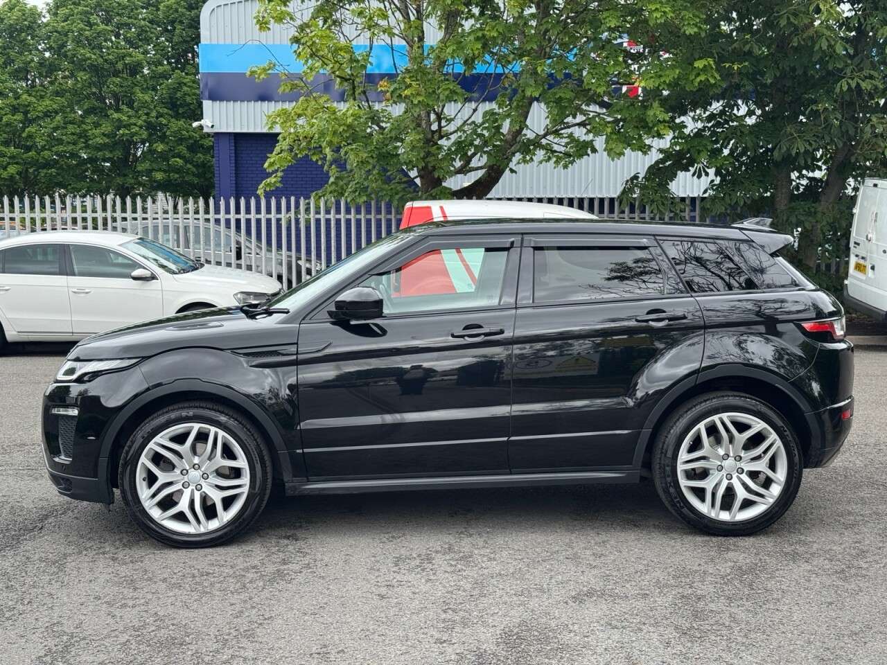 A 2017 LAND ROVER RANGE ROVER EVOQUE 2.0 TD4 HSE Dynamic SUV 5dr Diesel Auto 4WD Euro 6 (s/s) (180 ps) ULEZ+FSH+ A 2017 LAND ROVER RANGE ROVER EVOQUE 2.0 TD4 HSE Dynamic SUV 5dr Diesel Auto 4WD Euro 6 (s/s) (180 ps) ULEZ+FSH+