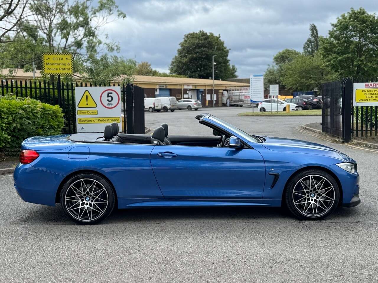 A 2014 BMW 4 SERIES 3.0 435d M Sport Convertible 2dr Diesel Auto xDrive Euro 6 (s/s) (313 ps) A 2014 BMW 4 SERIES 3.0 435d M Sport Convertible 2dr Diesel Auto xDrive Euro 6 (s/s) (313 ps)