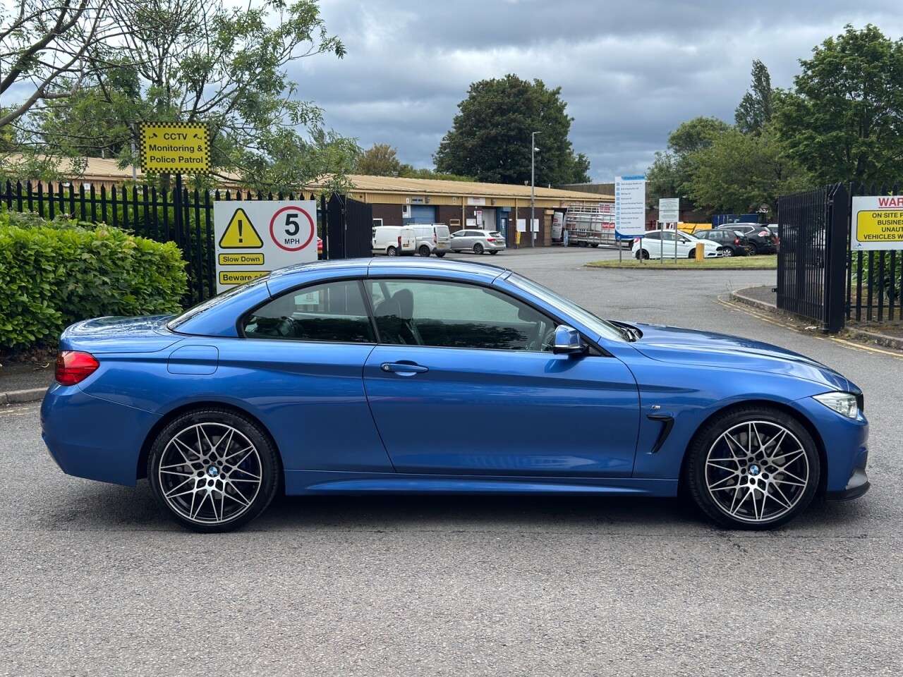 A 2014 BMW 4 SERIES 3.0 435d M Sport Convertible 2dr Diesel Auto xDrive Euro 6 (s/s) (313 ps) A 2014 BMW 4 SERIES 3.0 435d M Sport Convertible 2dr Diesel Auto xDrive Euro 6 (s/s) (313 ps)