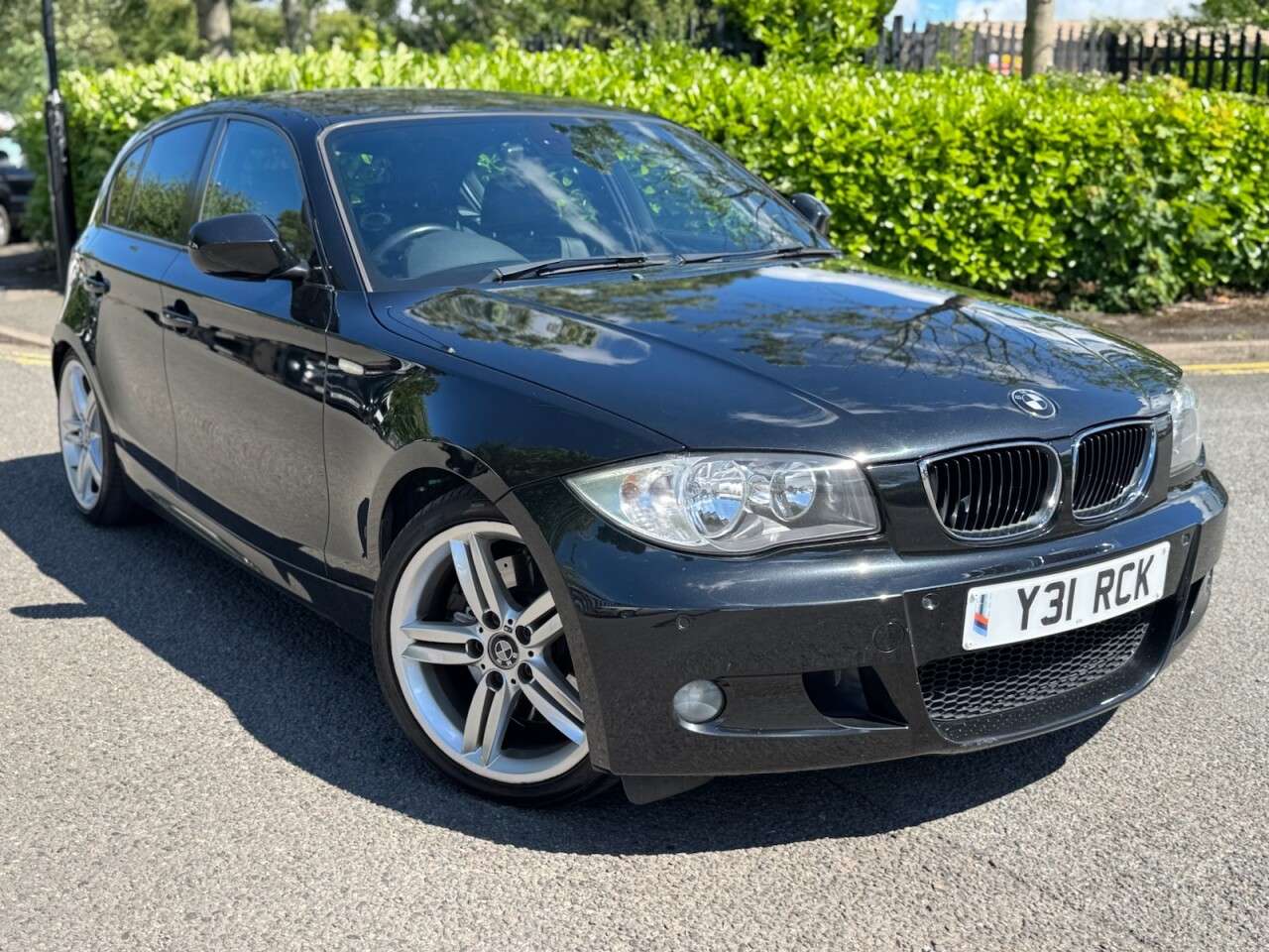 A 2009 BMW 1 SERIES 2.0 123d M Sport Hatchback 5dr Diesel Steptronic Euro 5 (204 ps) A 2009 BMW 1 SERIES 2.0 123d M Sport Hatchback 5dr Diesel Steptronic Euro 5 (204 ps)