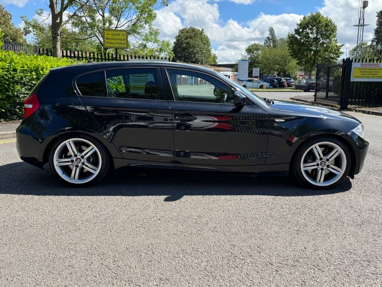 A 2009 BMW 1 SERIES 2.0 123d M Sport Hatchback 5dr Diesel Steptronic Euro 5 (204 ps) A 2009 BMW 1 SERIES 2.0 123d M Sport Hatchback 5dr Diesel Steptronic Euro 5 (204 ps)