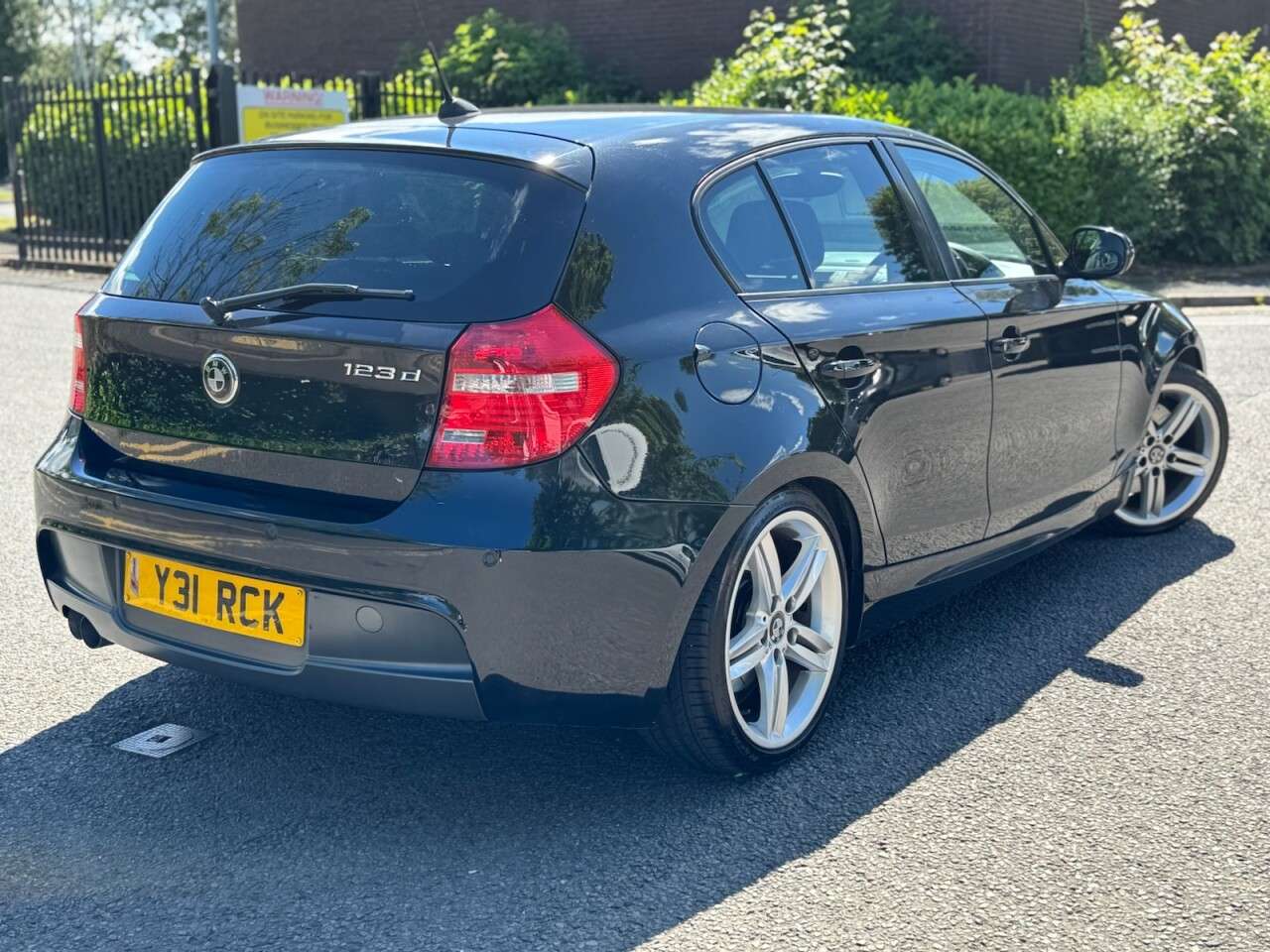 A 2009 BMW 1 SERIES 2.0 123d M Sport Hatchback 5dr Diesel Steptronic Euro 5 (204 ps) A 2009 BMW 1 SERIES 2.0 123d M Sport Hatchback 5dr Diesel Steptronic Euro 5 (204 ps)