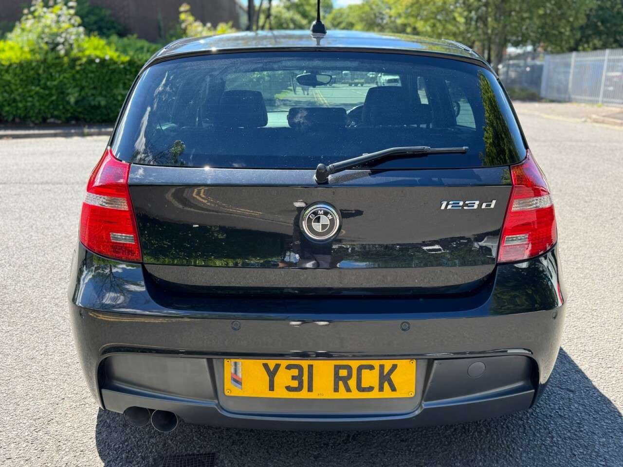 A 2009 BMW 1 SERIES 2.0 123d M Sport Hatchback 5dr Diesel Steptronic Euro 5 (204 ps) A 2009 BMW 1 SERIES 2.0 123d M Sport Hatchback 5dr Diesel Steptronic Euro 5 (204 ps)