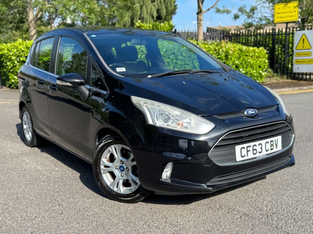 A 2014 FORD B-MAX 1.6 TDCi Zetec MPV 5dr Diesel Manual Euro 5 (95 ps) A 2014 FORD B-MAX 1.6 TDCi Zetec MPV 5dr Diesel Manual Euro 5 (95 ps)