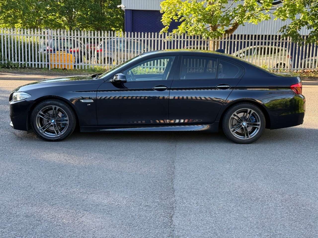 A 2015 BMW 5 SERIES 2.0 520d M Sport Saloon 4dr Diesel Auto Euro 6 (s/s) (190 ps) A 2015 BMW 5 SERIES 2.0 520d M Sport Saloon 4dr Diesel Auto Euro 6 (s/s) (190 ps)