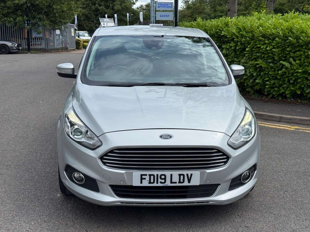 A 2019 FORD S-MAX 2.0 EcoBlue Titanium MPV 5dr Diesel Auto Euro 6 (s/s) (190 ps) A 2019 FORD S-MAX 2.0 EcoBlue Titanium MPV 5dr Diesel Auto Euro 6 (s/s) (190 ps)
