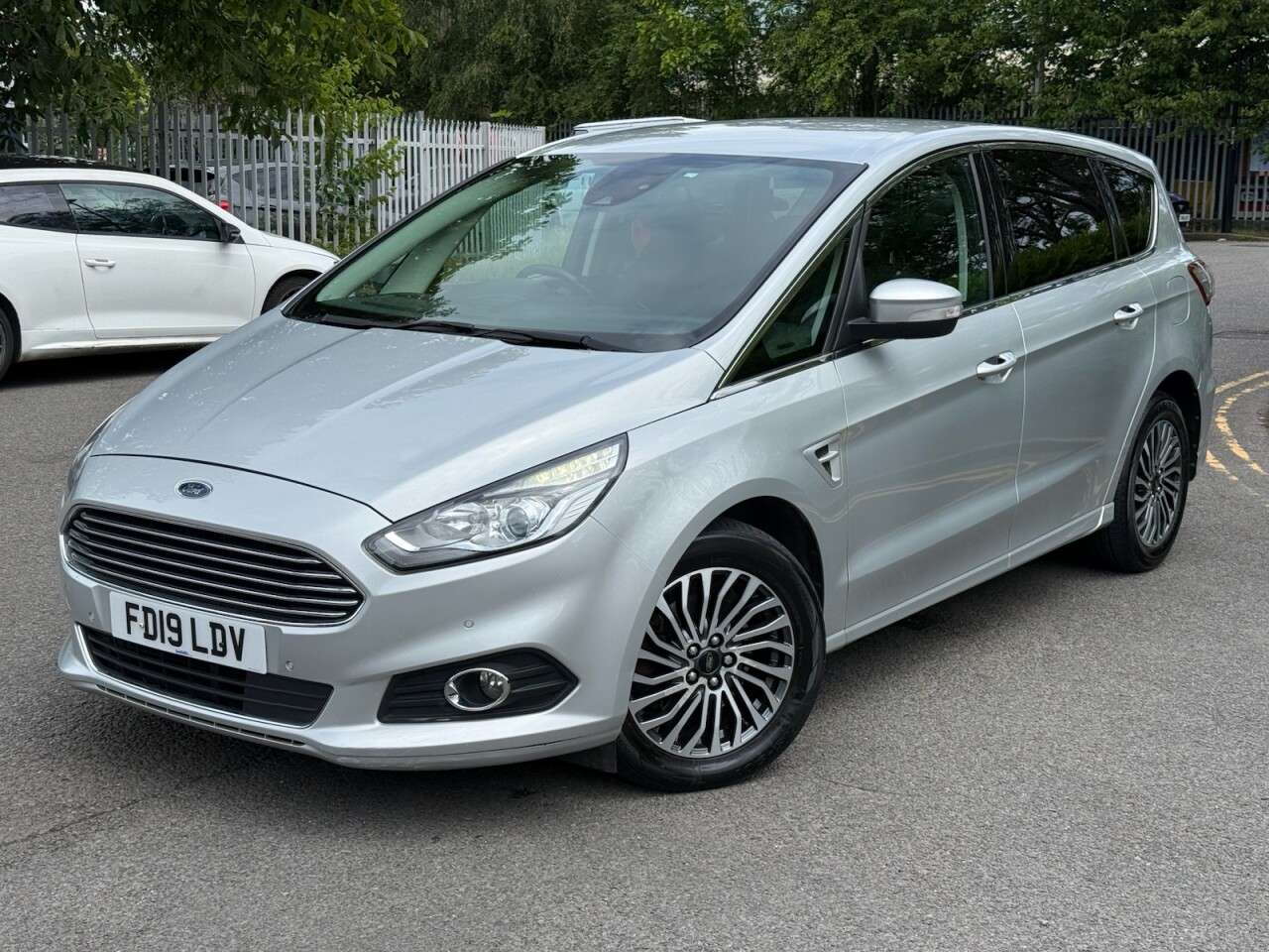 A 2019 FORD S-MAX 2.0 EcoBlue Titanium MPV 5dr Diesel Auto Euro 6 (s/s) (190 ps) A 2019 FORD S-MAX 2.0 EcoBlue Titanium MPV 5dr Diesel Auto Euro 6 (s/s) (190 ps)