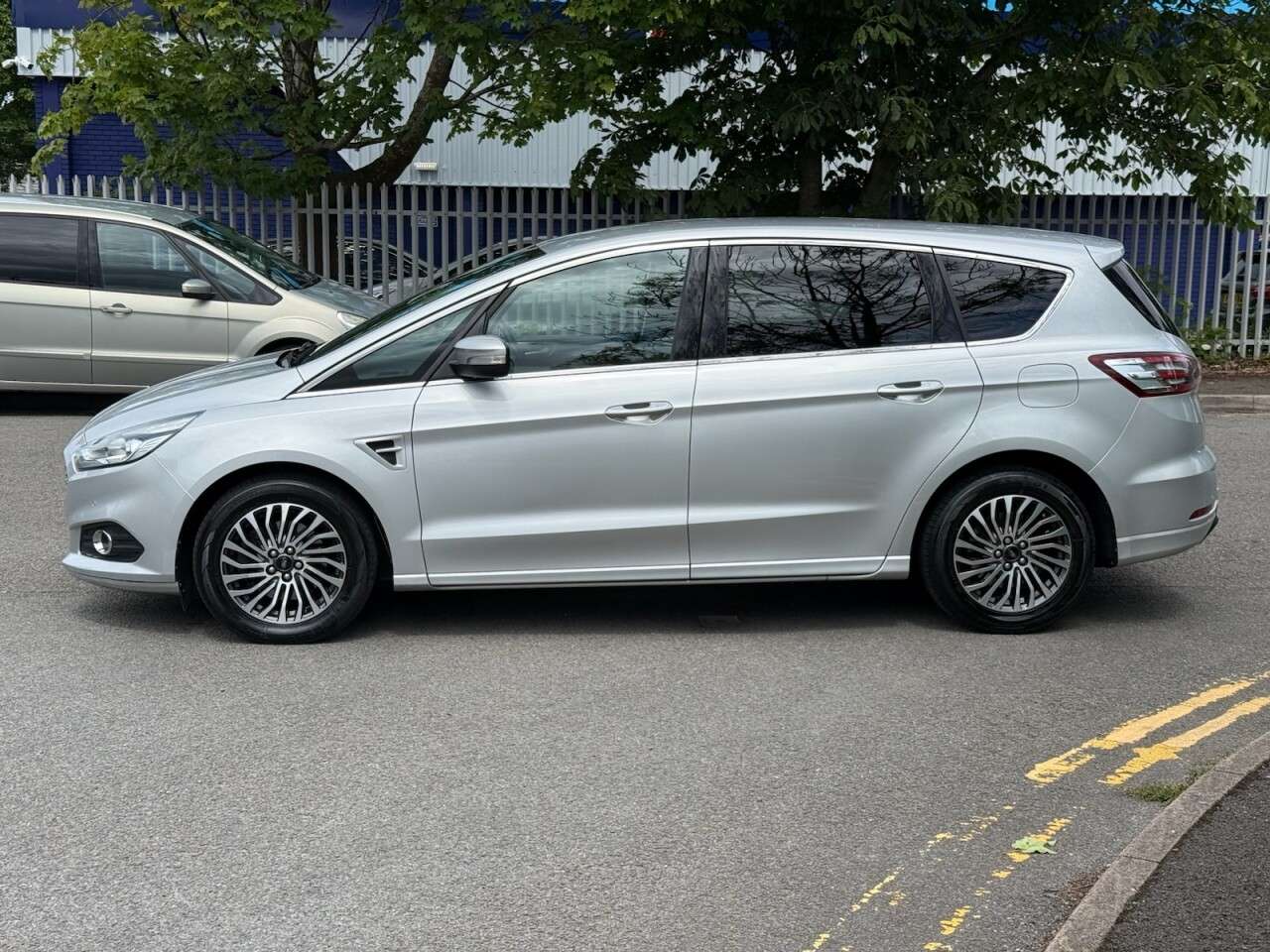 A 2019 FORD S-MAX 2.0 EcoBlue Titanium MPV 5dr Diesel Auto Euro 6 (s/s) (190 ps) A 2019 FORD S-MAX 2.0 EcoBlue Titanium MPV 5dr Diesel Auto Euro 6 (s/s) (190 ps)
