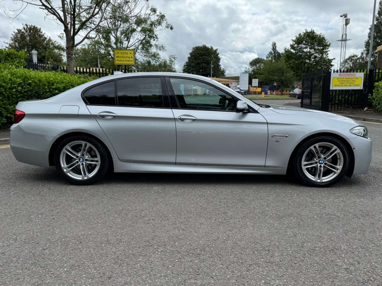A 2015 BMW 5 SERIES 2.0 520d M Sport Saloon 4dr Diesel Auto Euro 6 (s/s) (190 ps) A 2015 BMW 5 SERIES 2.0 520d M Sport Saloon 4dr Diesel Auto Euro 6 (s/s) (190 ps)