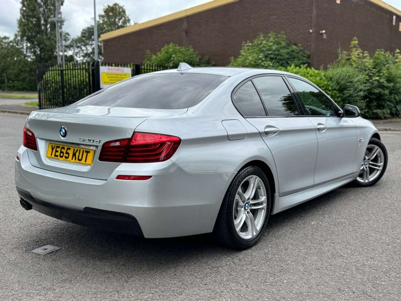 A 2015 BMW 5 SERIES 2.0 520d M Sport Saloon 4dr Diesel Auto Euro 6 (s/s) (190 ps) A 2015 BMW 5 SERIES 2.0 520d M Sport Saloon 4dr Diesel Auto Euro 6 (s/s) (190 ps)