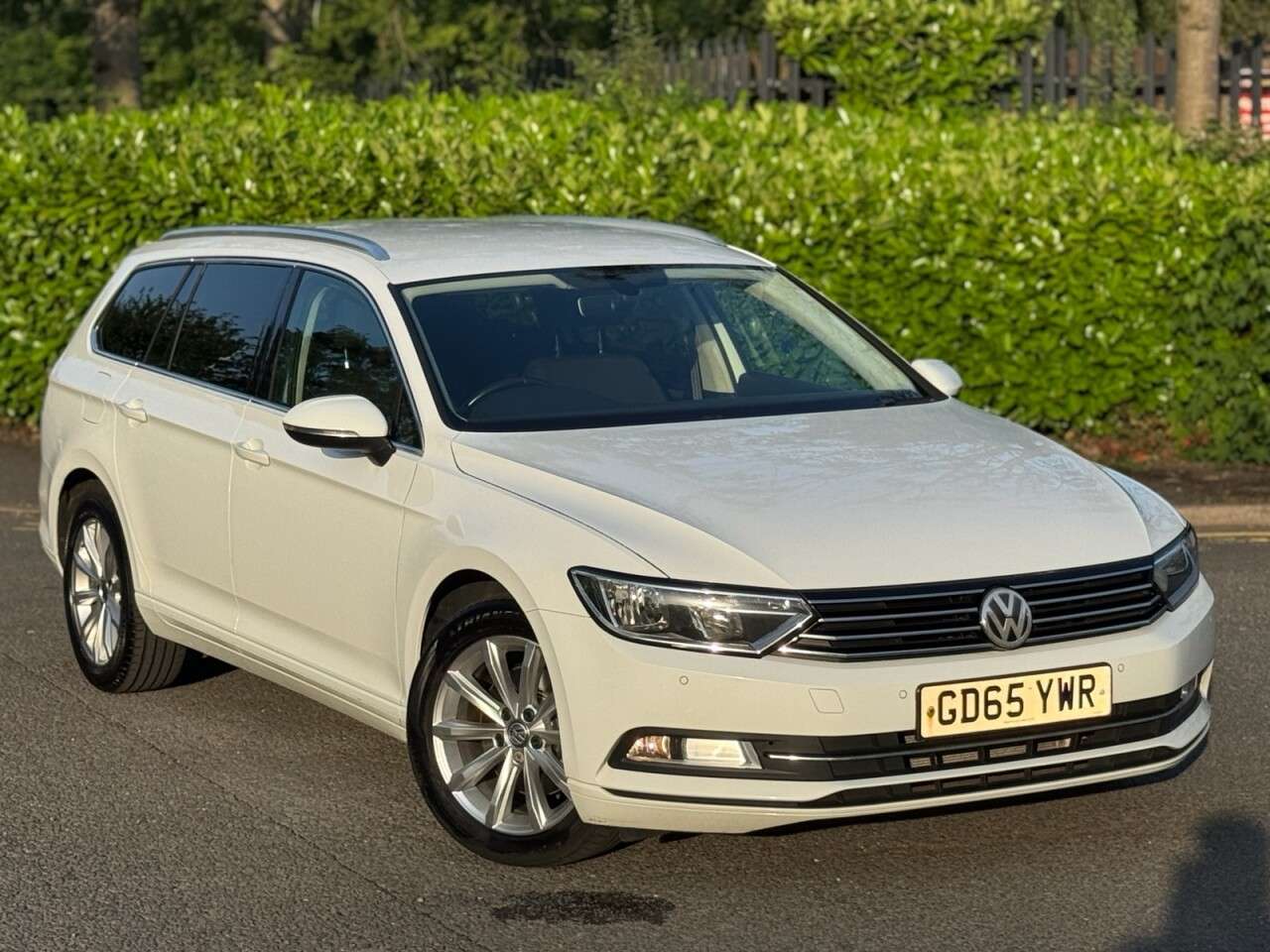 A 2015 VOLKSWAGEN PASSAT 1.6 TDI BlueMotion Tech SE Estate 5dr Diesel Manual Euro 6 (s/s) (120 ps) A 2015 VOLKSWAGEN PASSAT 1.6 TDI BlueMotion Tech SE Estate 5dr Diesel Manual Euro 6 (s/s) (120 ps)
