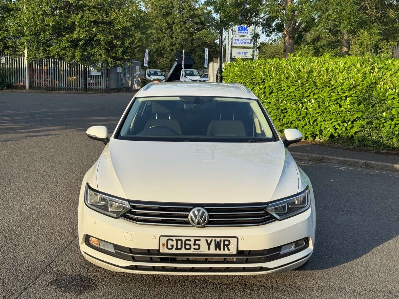 A 2015 VOLKSWAGEN PASSAT 1.6 TDI BlueMotion Tech SE Estate 5dr Diesel Manual Euro 6 (s/s) (120 ps) A 2015 VOLKSWAGEN PASSAT 1.6 TDI BlueMotion Tech SE Estate 5dr Diesel Manual Euro 6 (s/s) (120 ps)