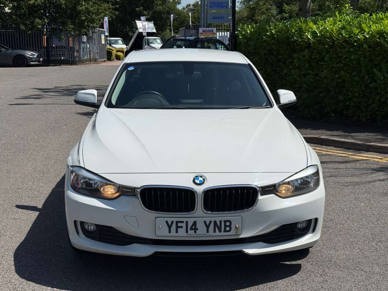 A 2014 BMW 3 SERIES 2.0 318d SE Saloon 4dr Diesel Manual Euro 5 (s/s) (143 ps) A 2014 BMW 3 SERIES 2.0 318d SE Saloon 4dr Diesel Manual Euro 5 (s/s) (143 ps)