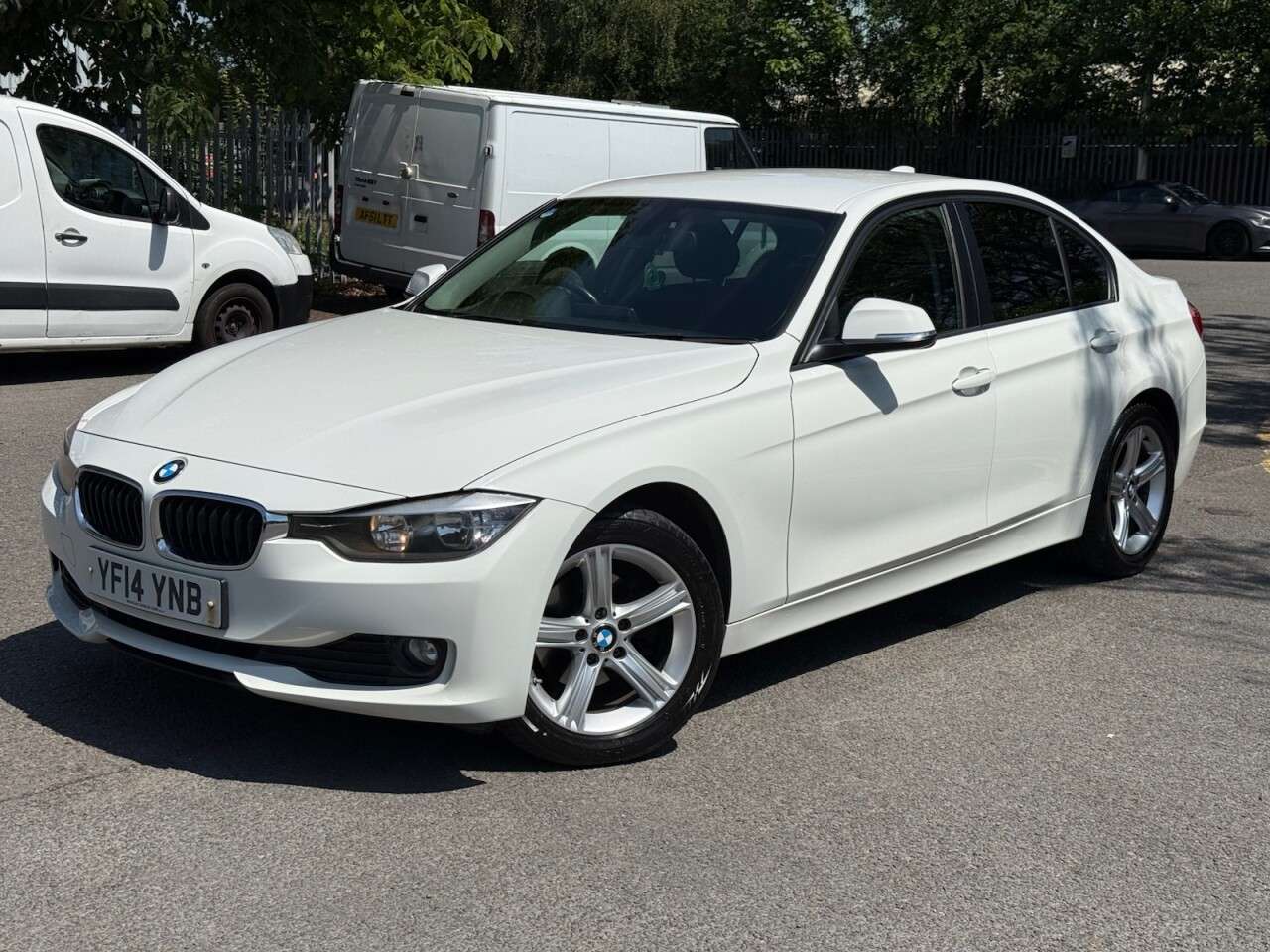 A 2014 BMW 3 SERIES 2.0 318d SE Saloon 4dr Diesel Manual Euro 5 (s/s) (143 ps) A 2014 BMW 3 SERIES 2.0 318d SE Saloon 4dr Diesel Manual Euro 5 (s/s) (143 ps)