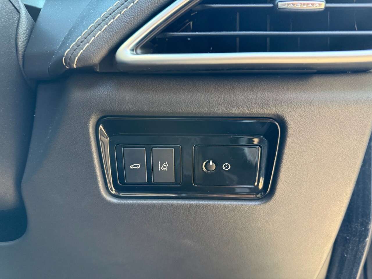 2018 JAGUAR F-PACE 2018 JAGUAR F-PACE