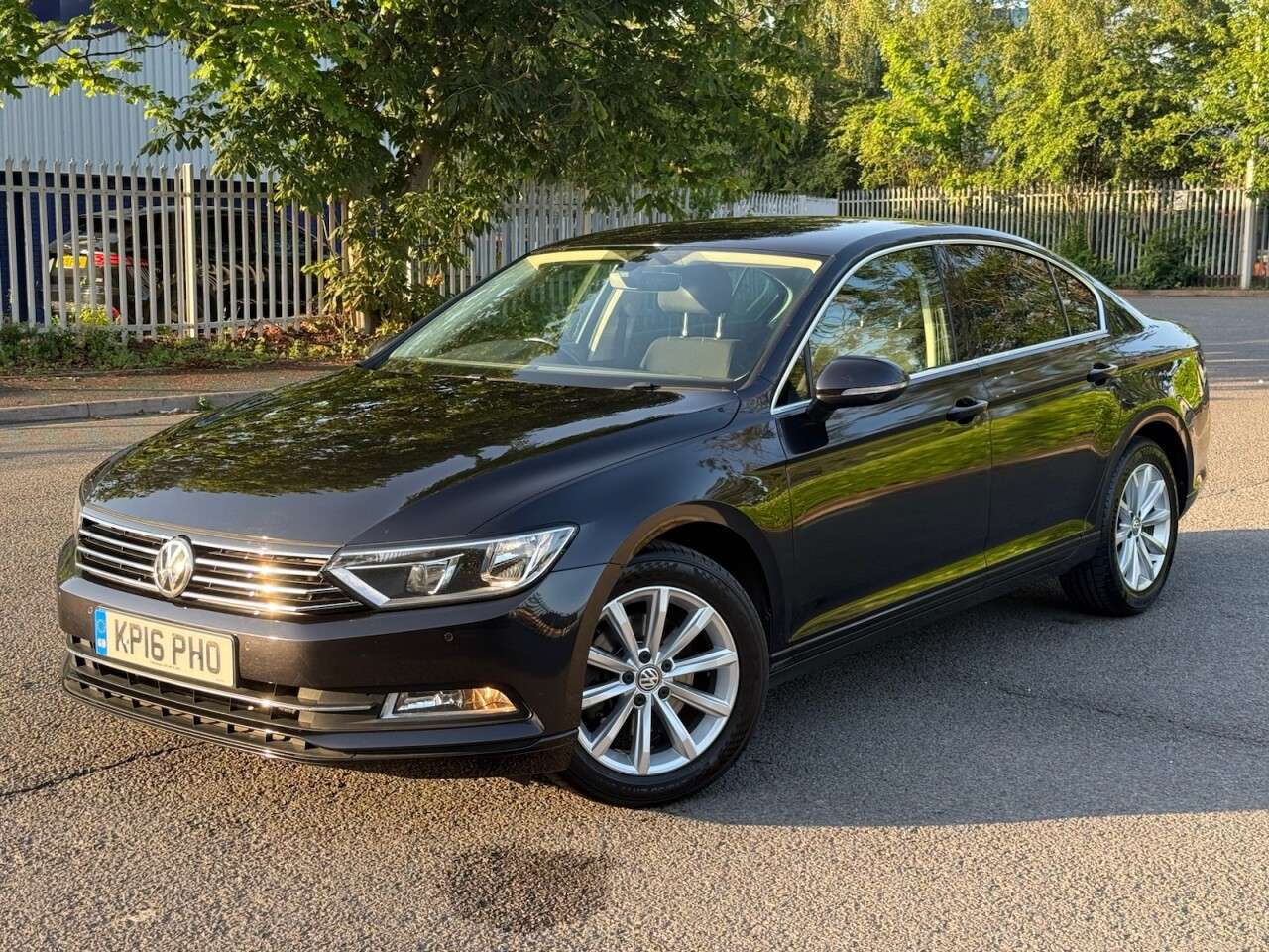 A 2016 VOLKSWAGEN PASSAT 2.0 TDI BlueMotion Tech SE Business Saloon 4dr Diesel Manual Euro 6 (s/s) ( A 2016 VOLKSWAGEN PASSAT 2.0 TDI BlueMotion Tech SE Business Saloon 4dr Diesel Manual Euro 6 (s/s) (