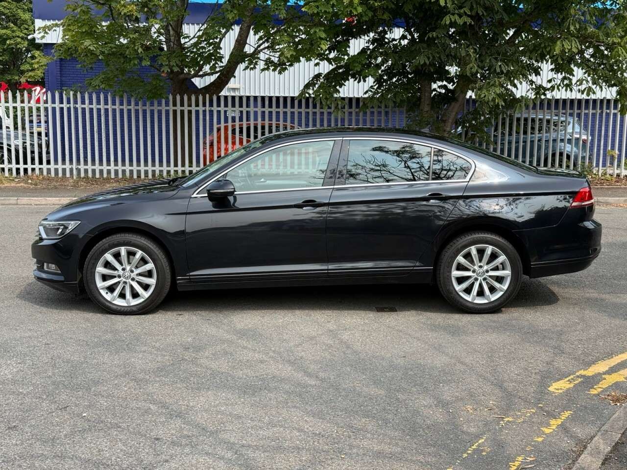 A 2016 VOLKSWAGEN PASSAT 2.0 TDI BlueMotion Tech SE Business Saloon 4dr Diesel Manual Euro 6 (s/s) ( A 2016 VOLKSWAGEN PASSAT 2.0 TDI BlueMotion Tech SE Business Saloon 4dr Diesel Manual Euro 6 (s/s) (
