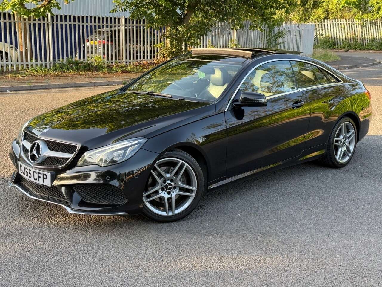A 2015 MERCEDES-BENZ E CLASS 3.0 E350d V6 BlueTEC AMG Line Coupe 2dr Diesel G-Tronic+ Euro 6 (s/s) (258 A 2015 MERCEDES-BENZ E CLASS 3.0 E350d V6 BlueTEC AMG Line Coupe 2dr Diesel G-Tronic+ Euro 6 (s/s) (258