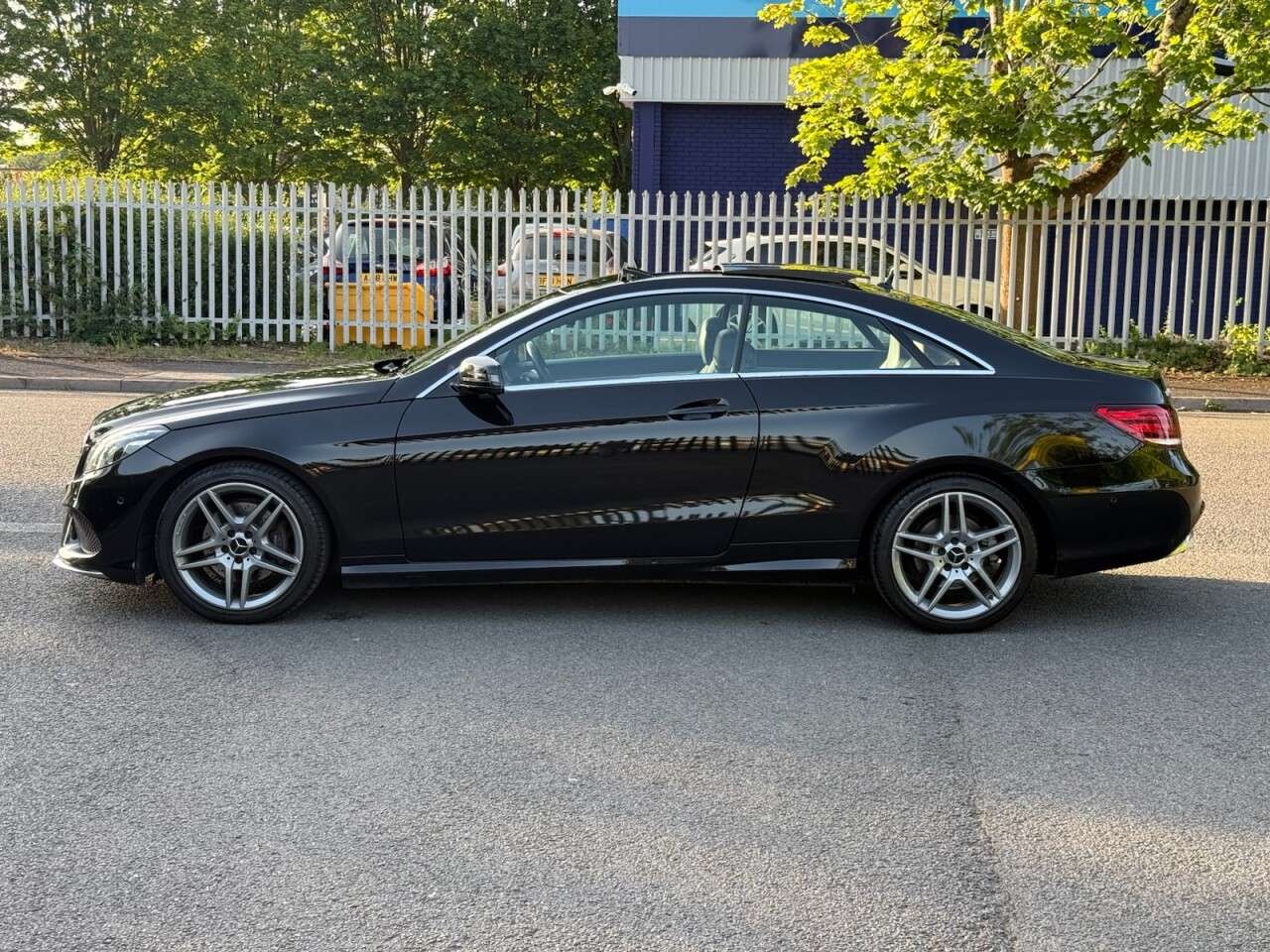 A 2015 MERCEDES-BENZ E CLASS 3.0 E350d V6 BlueTEC AMG Line Coupe 2dr Diesel G-Tronic+ Euro 6 (s/s) (258 A 2015 MERCEDES-BENZ E CLASS 3.0 E350d V6 BlueTEC AMG Line Coupe 2dr Diesel G-Tronic+ Euro 6 (s/s) (258