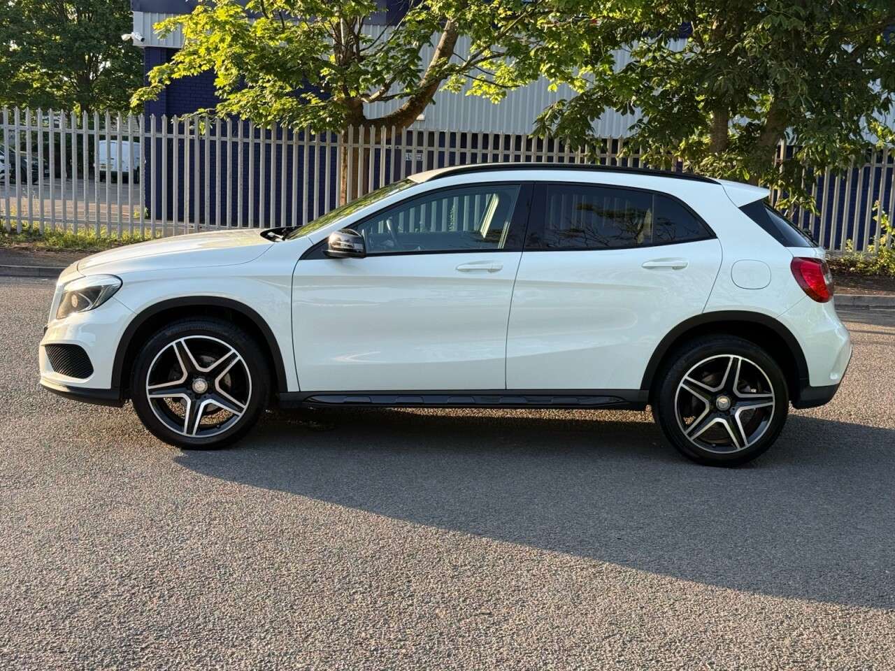 A 2016 MERCEDES-BENZ GLA 2.1 GLA200d AMG Line SUV 5dr Diesel Manual Euro 6 (s/s) (136 ps) A 2016 MERCEDES-BENZ GLA 2.1 GLA200d AMG Line SUV 5dr Diesel Manual Euro 6 (s/s) (136 ps)