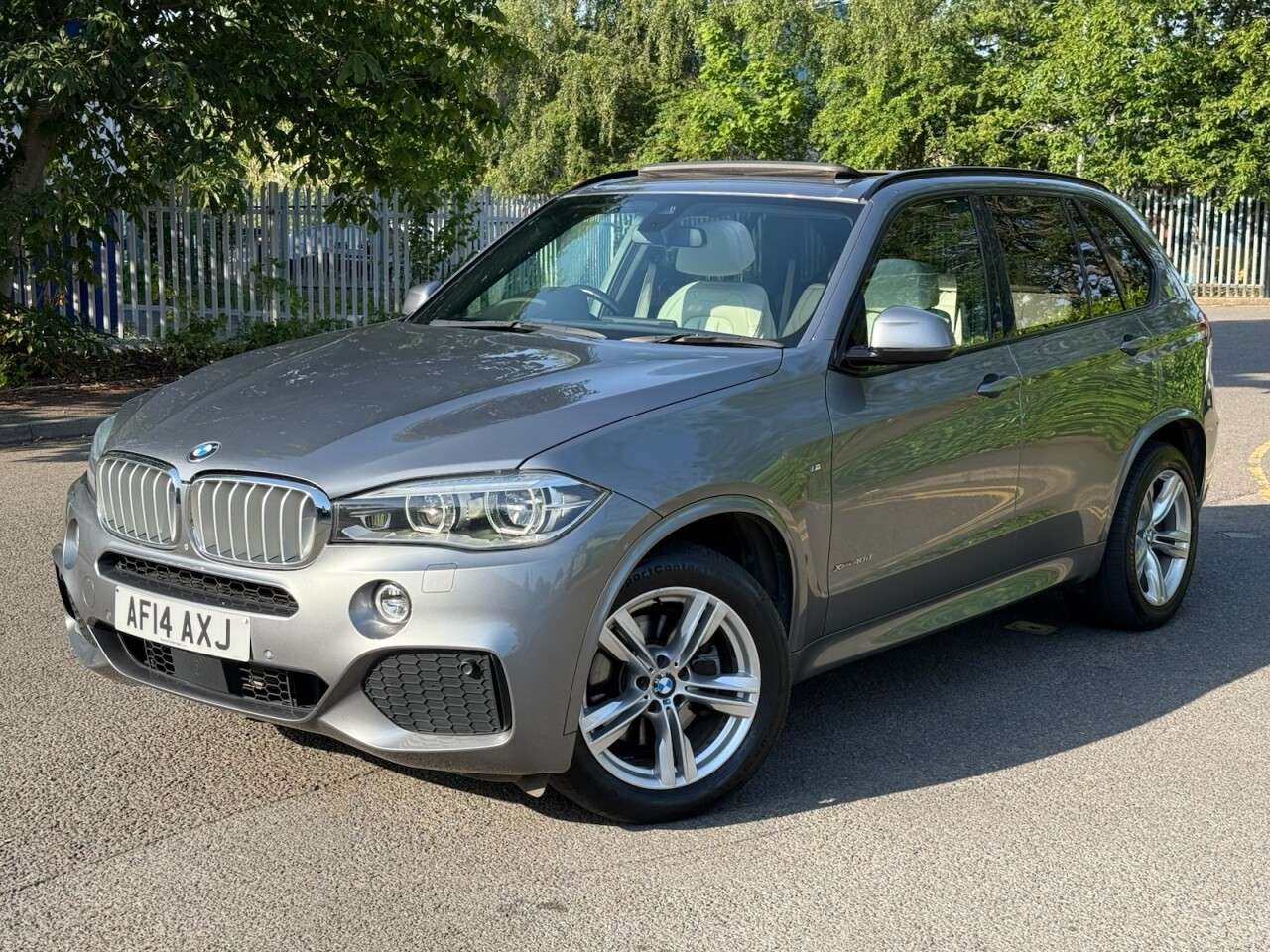 A 2014 BMW X5 3.0 40d M Sport SUV 5dr Diesel Auto xDrive Euro 6 (s/s) (313 ps) A 2014 BMW X5 3.0 40d M Sport SUV 5dr Diesel Auto xDrive Euro 6 (s/s) (313 ps)
