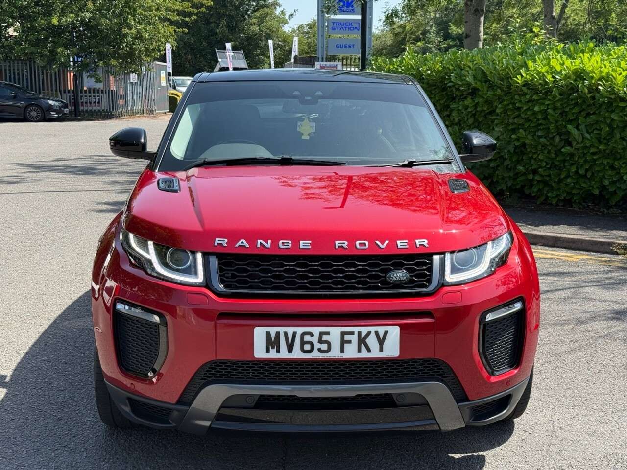 A 2015 LAND ROVER RANGE ROVER EVOQUE 2.0 TD4 HSE Dynamic SUV 5dr Diesel Auto 4WD Euro 6 (s/s) (180 ps) A 2015 LAND ROVER RANGE ROVER EVOQUE 2.0 TD4 HSE Dynamic SUV 5dr Diesel Auto 4WD Euro 6 (s/s) (180 ps)