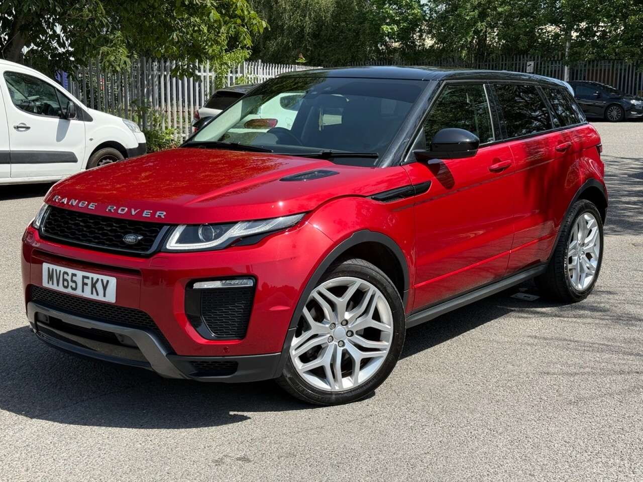A 2015 LAND ROVER RANGE ROVER EVOQUE 2.0 TD4 HSE Dynamic SUV 5dr Diesel Auto 4WD Euro 6 (s/s) (180 ps) A 2015 LAND ROVER RANGE ROVER EVOQUE 2.0 TD4 HSE Dynamic SUV 5dr Diesel Auto 4WD Euro 6 (s/s) (180 ps)
