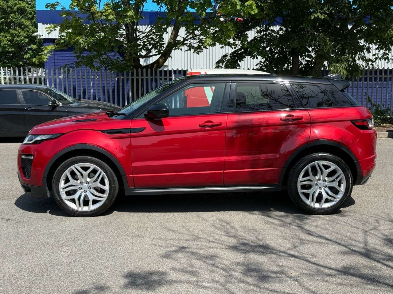 A 2015 LAND ROVER RANGE ROVER EVOQUE 2.0 TD4 HSE Dynamic SUV 5dr Diesel Auto 4WD Euro 6 (s/s) (180 ps) A 2015 LAND ROVER RANGE ROVER EVOQUE 2.0 TD4 HSE Dynamic SUV 5dr Diesel Auto 4WD Euro 6 (s/s) (180 ps)