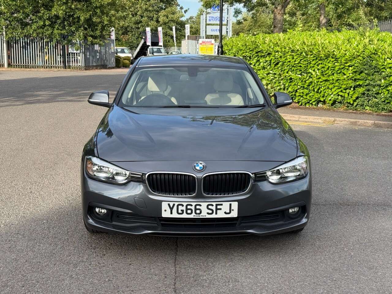 A 2016 BMW 3 SERIES 2.0 320d ED Plus Saloon 4dr Diesel Auto Euro 6 (s/s) (163 ps) A 2016 BMW 3 SERIES 2.0 320d ED Plus Saloon 4dr Diesel Auto Euro 6 (s/s) (163 ps)