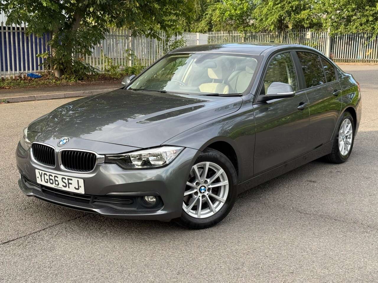 A 2016 BMW 3 SERIES 2.0 320d ED Plus Saloon 4dr Diesel Auto Euro 6 (s/s) (163 ps) A 2016 BMW 3 SERIES 2.0 320d ED Plus Saloon 4dr Diesel Auto Euro 6 (s/s) (163 ps)