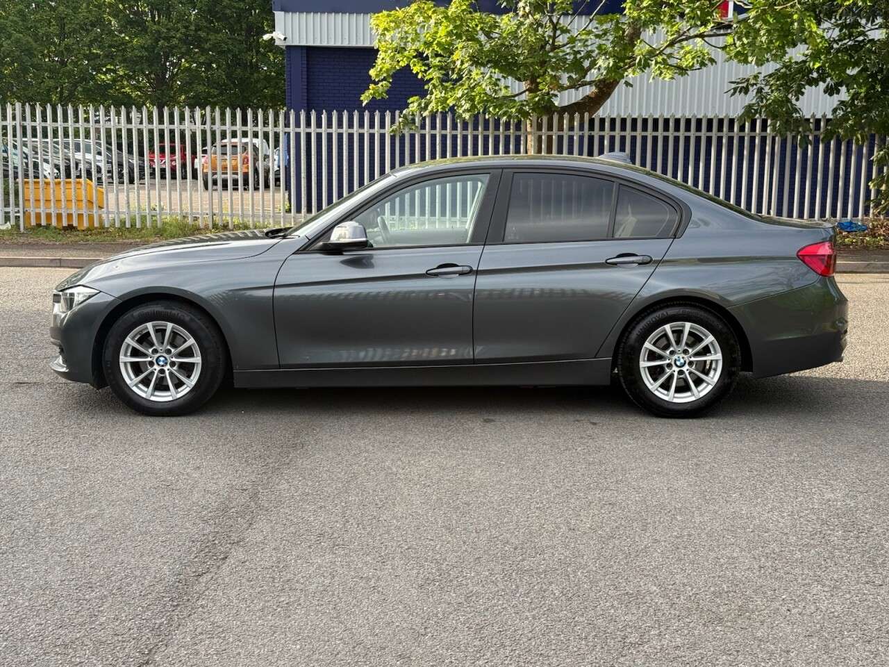 A 2016 BMW 3 SERIES 2.0 320d ED Plus Saloon 4dr Diesel Auto Euro 6 (s/s) (163 ps) A 2016 BMW 3 SERIES 2.0 320d ED Plus Saloon 4dr Diesel Auto Euro 6 (s/s) (163 ps)